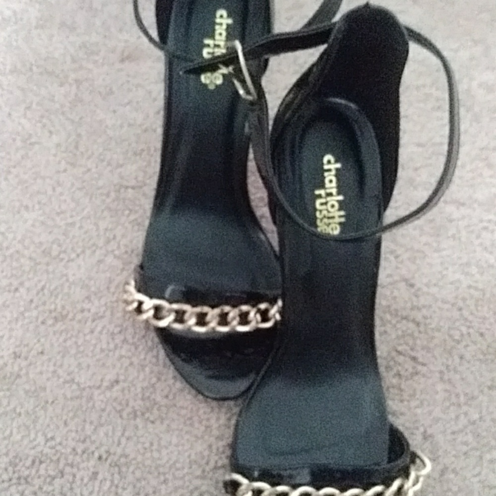 Shoes size 8